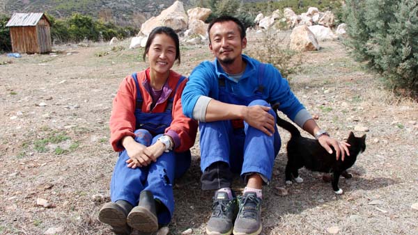 Güney Koreli çift, lüks hayattan sıkılıp Lisinia'ya geldi